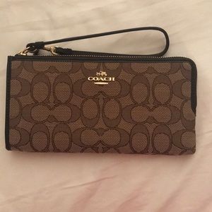 Coach zip wallet/wristlet